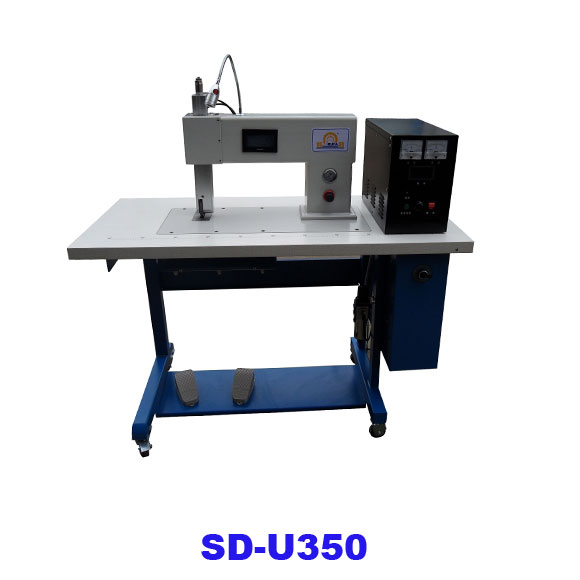 Ultrasonic jointing and cutting machine for garment